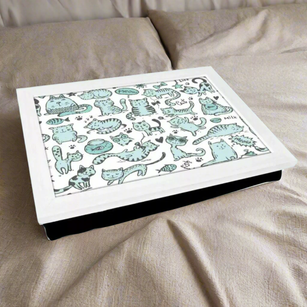 Rectangular tray with cat pattern on a light blue background