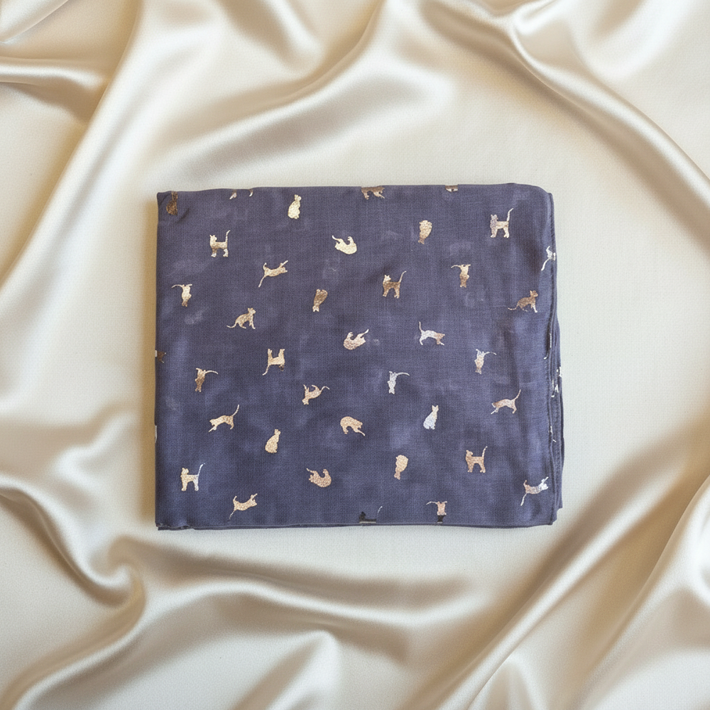 Biccari Grey Scarf – Elegance with a Feline Touch