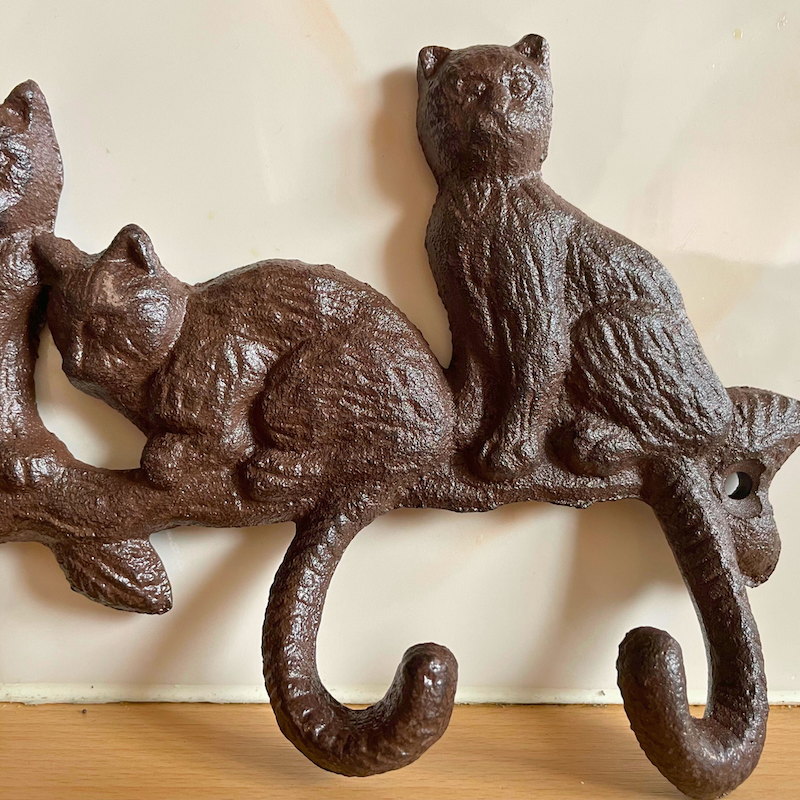 Cast Iron Keyhook 4 Cats Tails